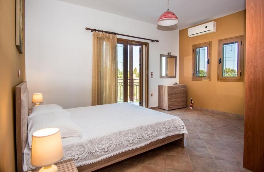 Villa Irida Afrato Luaran gambar