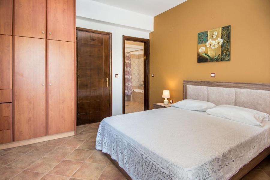 Villa Irida Afrato Luaran gambar